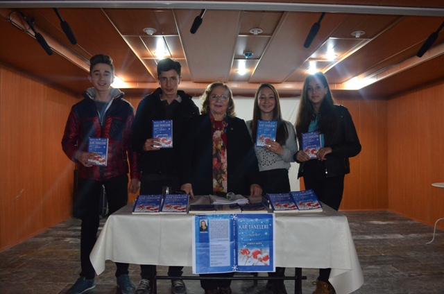 Yazar Sabiha Serin Espiye Anadolu Lisesi ve Espiye 75 Yıl Çok Programlı Lisesi’nde şiir kitaplarını tanıttı..