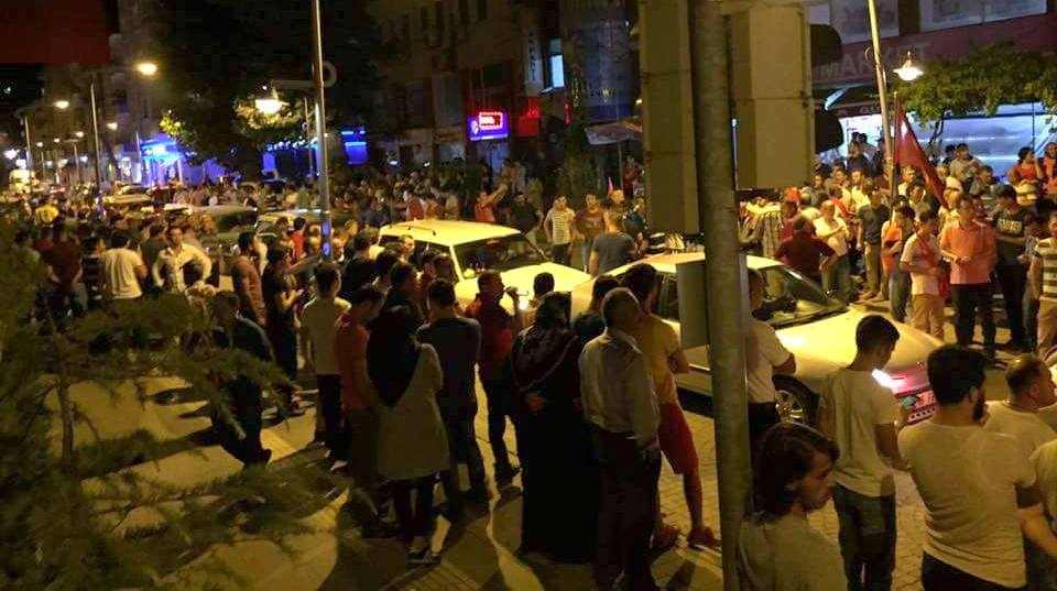 HALK DEMOKRASİYE ,DEVLETİNE SAHİP ÇIKTI