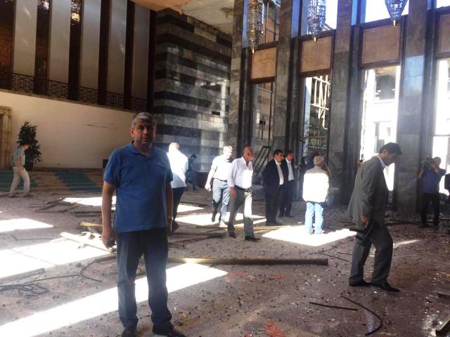 BAŞKAN KARADERE  BOMBALARA MEÇLİSTE YAKALANDI