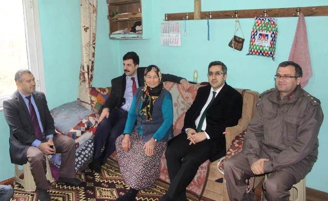 KAYMAKAM'DAN ŞEHİT AİLESİNİ ZİYARET 