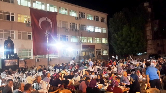 DEMOKRASİ ŞEHİTLERİ  İÇİN  MEVLİT  PROGRAMI  DÜZENLENDİ