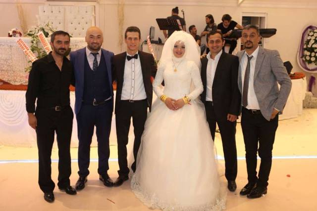 ES ES Sporlu Futbolcu Okan Yakut dünya evine girdi‏