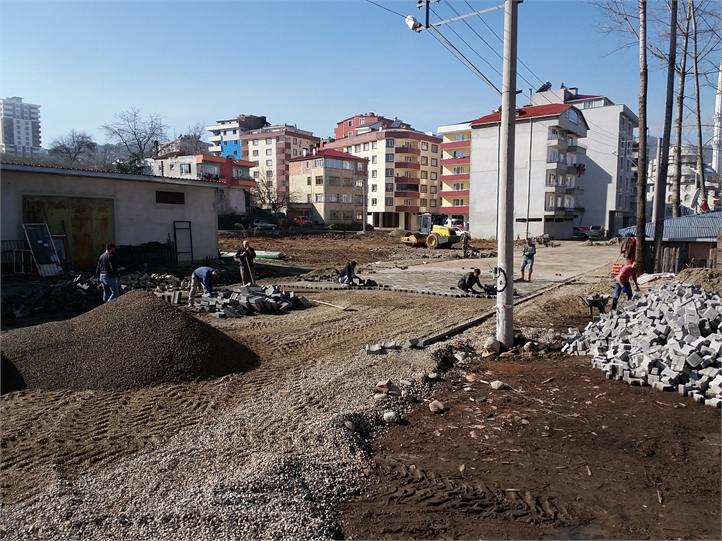 PARKE DÖŞEME ÇALIŞMALARI ARALIKSIZ DEVAM EDİYOR........