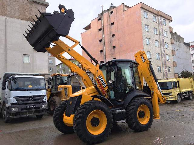 ARAÇ PARKINA YENİ BİR İŞ MAKİNASI