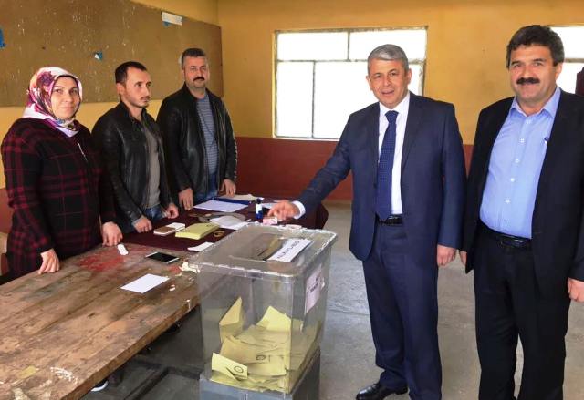 ESPİYE TERCİHİNİ   0/0  64  OYLA   EVET  DEDİ