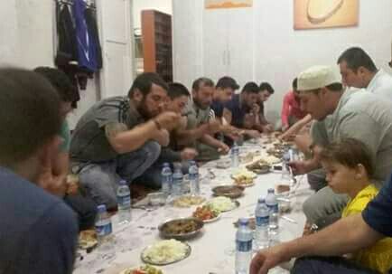 SEMERKAND VİZYON DERNEĞİNDEN ÖĞRENCİLERE İFTAR YEMEĞİ