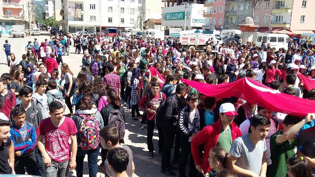 GENÇLİK YÜRÜYÜŞÜ YAPILDI