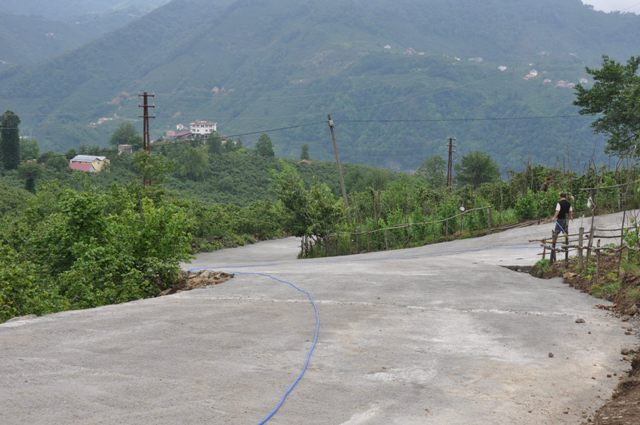 BELEDİYE 'DEN BETONLAMA ATAĞI