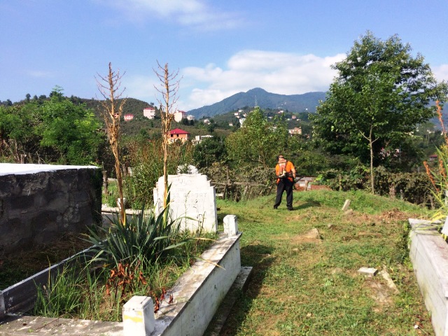 Mezarlıklarda Bayram Temizliği