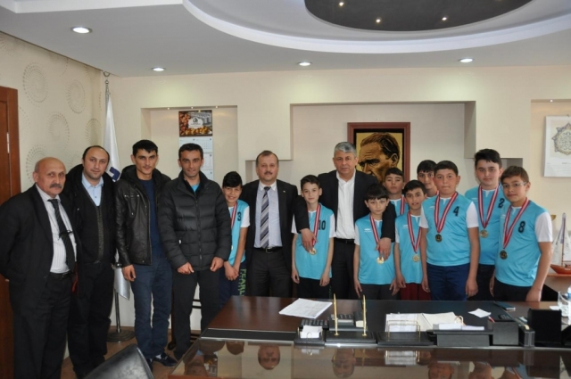 VELEYBOL TAKIMINDAN KARADEREYE ZİYARET.