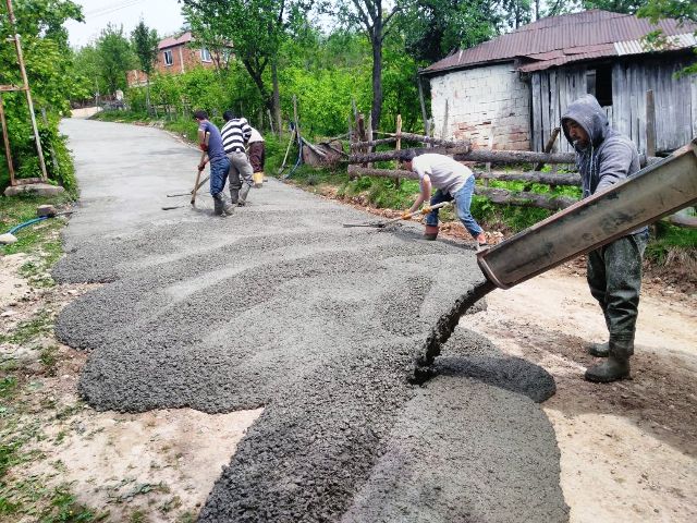 Soğukpınar’da Beton yol çalışmaları başladı.