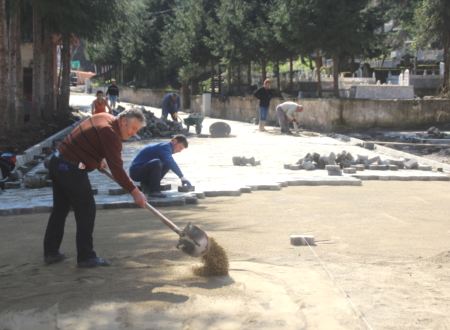YAĞLIDERE BELEDİYESİ PARKE DÖŞEME ÇALIŞMALARINA BAŞLADI..