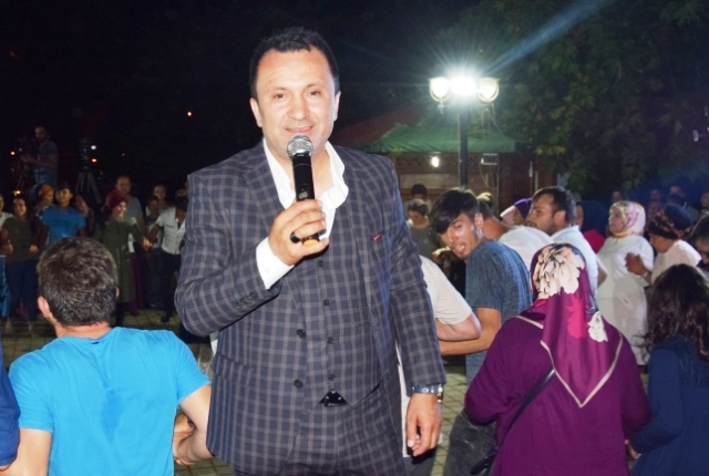 AHMET OLGUN KONSERLE COŞTURDU