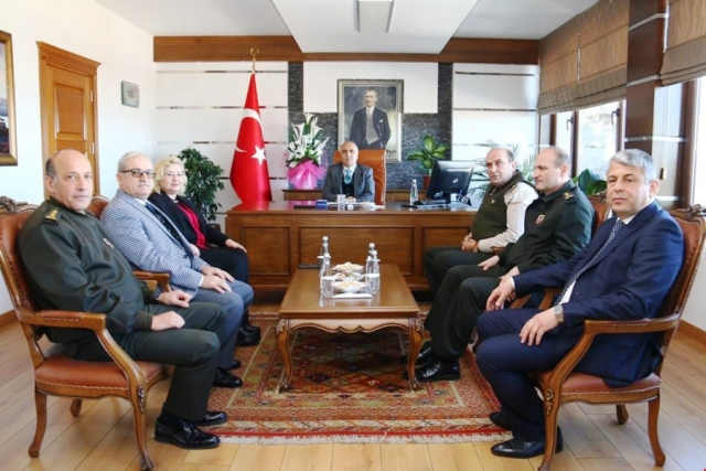 VALİDEN KAYMAKAMA HAYIRLI OLSUN ZİYARETİ