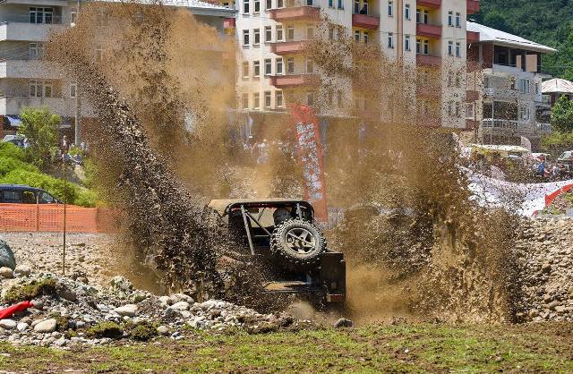 OFF  ROAD YARIŞLARI YAPILDI